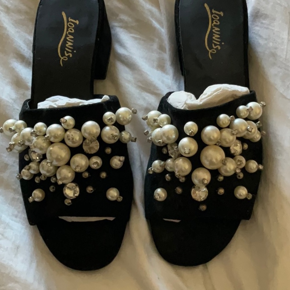 GORGEOUS SUEDE PEARL AND JEWELED IOANNIS SLIDES EU40 9, 9.5 black NEW